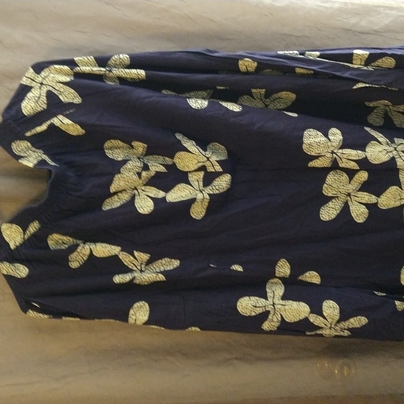 LAS Manos Large Skirt Suit - Picture 2 of 4